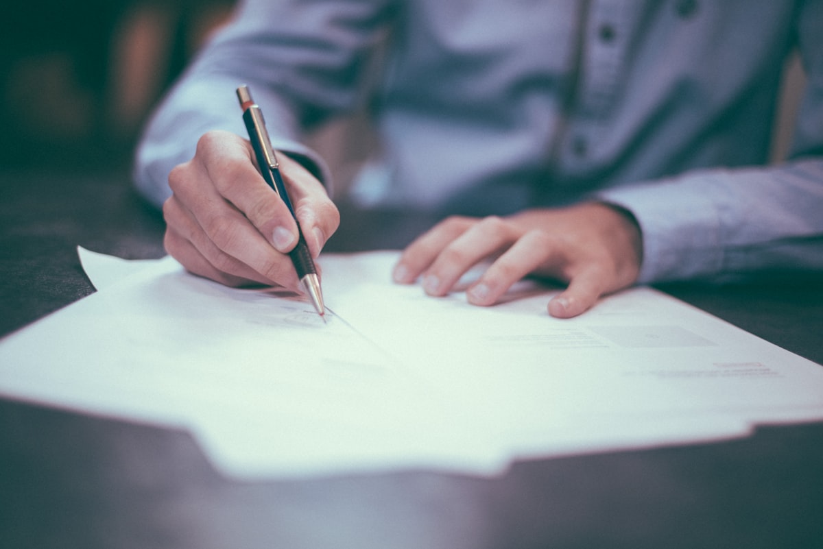 How to Negotiate MOQ with Chinese Suppliers (With 3 Email Templates That Work)